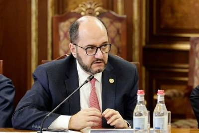 «Հրապարակ». Գորշ կարդինալները տիրապետում են ներկուլիսային անցուդարձին