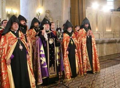 «Հրապարակ». Բարձրաստիճան հոգևորականները հակաքայլեր են ձեռնարկում իշխանությունների դեմ