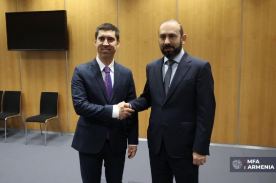 Арарат Мирзоян поздравил молдавского коллегу с переназначением на должности вице-премьера и министра иностранных дел
