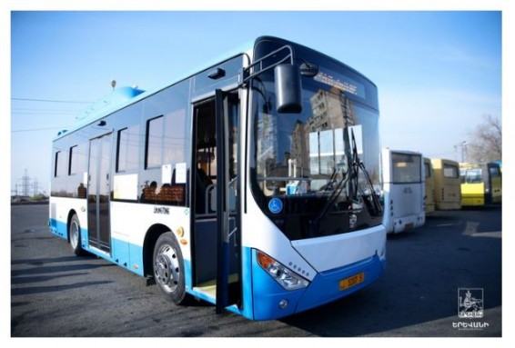 Возмутительный инцидент в ереванском автобусе: дебошир потребовал от водителя изменить маршрут