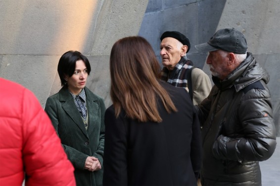 Շինարարները նախարարին ներկայացրել են Ցեղասպանության հուշահամալիրի մույթերի համար ընտրված քարերի որակական չափանիշները