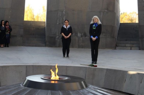 Заместитель госсекретаря США Эллисон Хукер посетила Мемориальный комплекс Геноцида армян