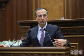 Կառավարությունը 3-րդ+ և 5-րդ+ ծնված երեխաներին տրվող 1 մլն և 1.5 մլն դրամ նպաստները նվազեցնում է 500 հազար դրամի