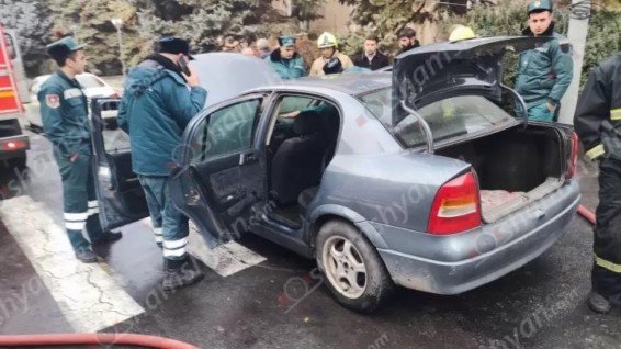 Արագածոտնի մարզպետարանի մոտ կայանված «Opel»-ում հրդեհ է բռնկվել