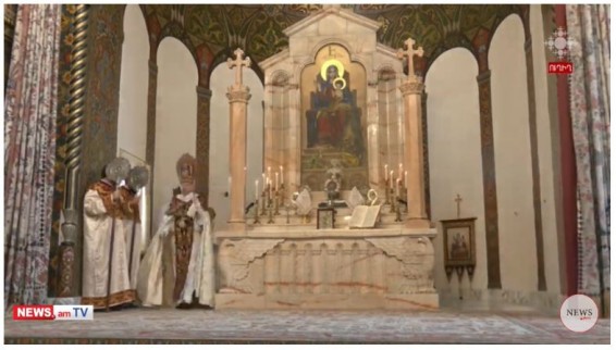 В Кафедральном соборе проходит литургия: будет вынесено Священное копье