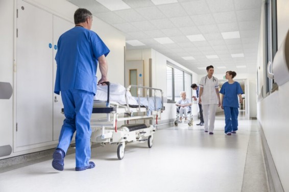 «Առինջ մոլ»-ի մոտակայքում ավտոմեքենաներ են բախվել, վարորդներից մեկը հոսպիտալացվել է