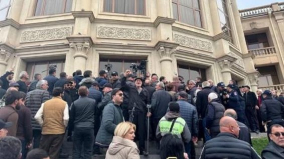 Հոկտեմբերի 20-ին Գյումրիից կալանավորված Հովհաննես Միդոյանը քիչ հետո ազատ կարձակվի․ Բաբայան