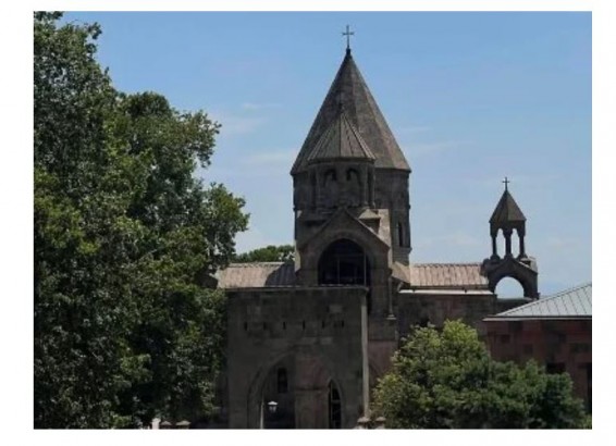 Заявление: Первопрестольный Эчмиадзин осуждает организацию властями церемоний «литургии» в различных церквах