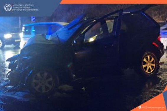 Վթար՝ Մյասնիկյան պողոտայում. վարորդը և ուղևորը հոսպիտալացվել են