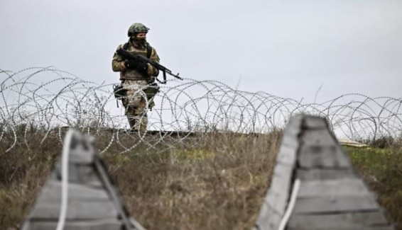 Медведев: в воинские части прибыли более 400 тысяч контрактников