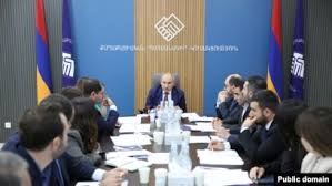 «Իրավունք». ՔՊ-ական մերժվածներն արդեն պատերի տակ դժգոհում են. ովքեր են «դաբրո» ստանում Փաշինյանից