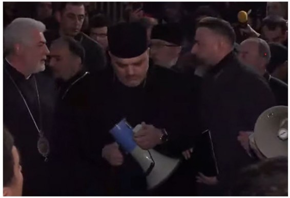 Епископы-раскольники передали в канцелярию Эчмиадзина письмо с требованием отставки Католикоса