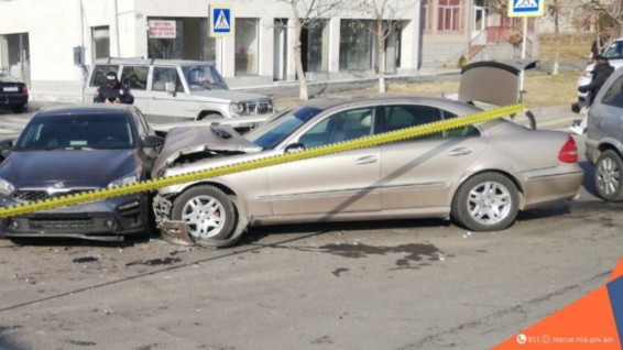 Աբովյանում չորս ավտոմեքենաներ են բախվել, կա տուժած