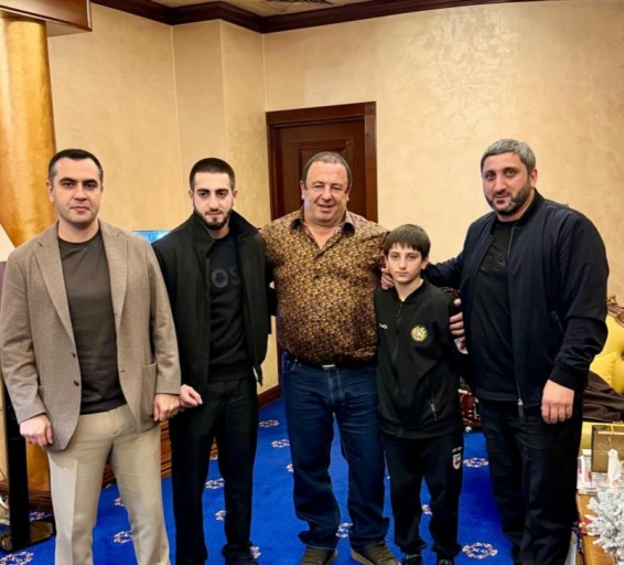 Գագիկ Ծառուկյանը շնորհավորել է մարզիկներին և արժանացրել դրամական խոշոր պարգևի