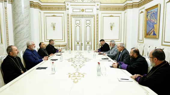 Группа предателей требует, чтобы Верховный Патриарх пришёл в Национальное собрание, в противном случае они призывают 