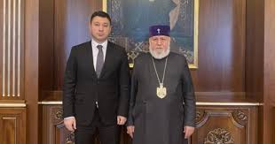 «Վեհափառին ո՛չ քրեական գործերով ու ոչ էլ կալանքով չեք վախեցնի. Վեհափառը Աստծո օծյալ է Լուսավորչի գահին, դուք ձեր մասին մտածեք». Շարմազանովը՝ իշխանությանը