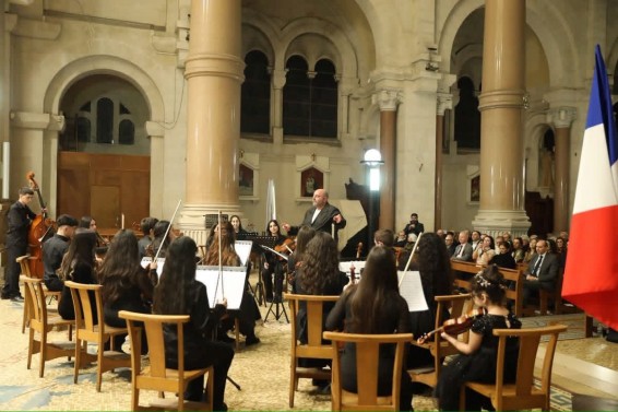 Երևանի Չայկովսկու անվան դպրոցի կամերային նվագախումբը Ֆրանսիայում համերգային շրջագայության էր