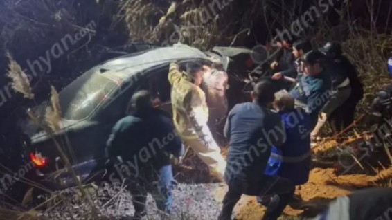Մեքենան ընկել է ջրատարը, ընտանիքի բոլոր անդամները տեղափոխվել են հիվանդանոց