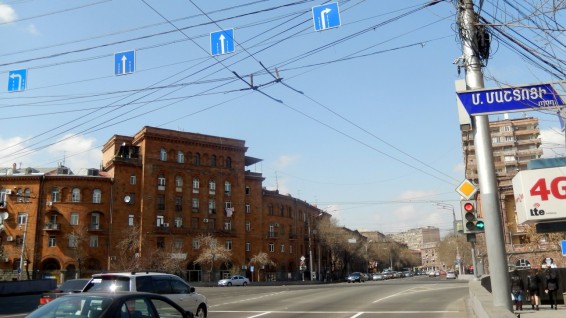 Կանգառի արգելք՝ Պարոնյան փողոցում