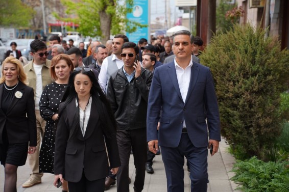 Մենք պետք է առաջնորդվենք մեր երկրի շահով. Թաթոյան