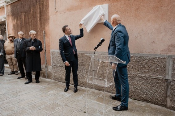 Վենետիկի Դորսոդուրո N2266 հասցեում բացվել է Ավետիք Իսահակյանի հուշատախտակը