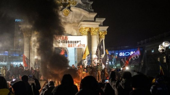 В Киеве в годовщину Евромайдана произошли столкновения