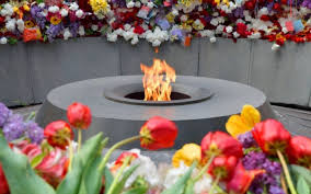 Ուղիղ.Շարունակվում է քաղաքացիների հոսքը Ծիծեռնակաբերդի հուշամալիր