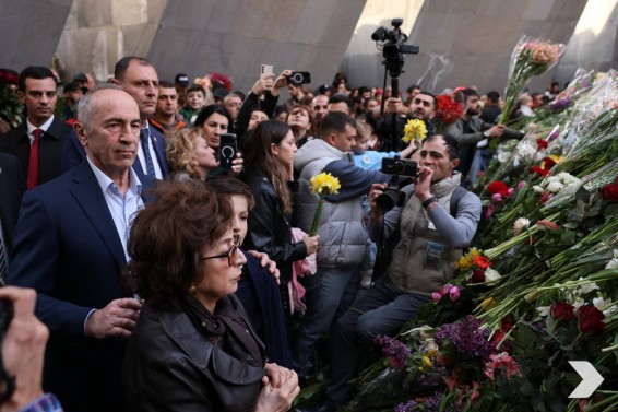 Հայաստանի երկրորդ նախագահ Ռոբերտ Քոչարյանը տիկնոջ և թոռնիկի հետ այցելել է Ծիծեռնակաբերդի հուշահամալիր