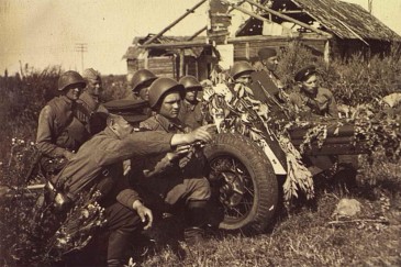 Հայաստանից ռազմաճակատ է մեկնել շուրջ 600 հազար զինվոր, նրանցից 99-ը դարձել է Հայրենական պատերազմի հերոս