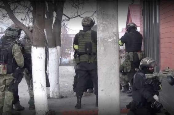 ՌԴ-ում այն տանը, որտեղ գրոհայիններ էին թաքնվում, ԻՊ-ի դրոշ և ինքնաշեն ռումբեր են հայտնաբերվել