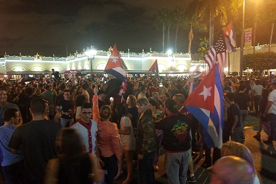 Մայամիում կուբացիները հրավառություն են իրականացրել Կաստրոյի մահվան առիթով
