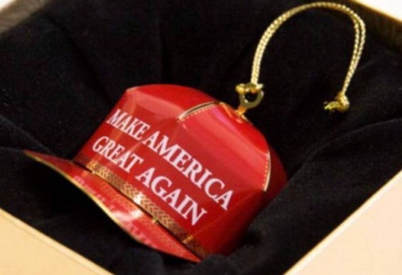 ԱՄՆ-ում տոնածառի զարդեր են վաճառում Թրամփի նախընտրական արշավի կարգախոսով