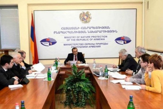 Արծվիկ Մինասյանը ղեկավարել է կոշտ կենցաղային թափոնների խնդիրների վերաբերյալ քննարկումը