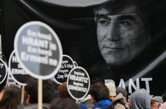 Դինքի սպանության գործով դատավարությունն ընդատվել է դատախազներից մեկի ձերբակալության պատճառով