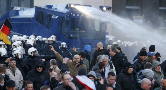 В Берлине мигранты избивают пассажиров метро, грабят магазины и банки