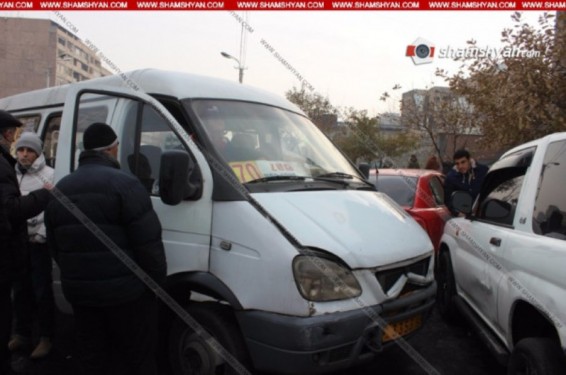 Երևանում 70 համարի երթուղայինը կորցրել է կառավարումը և բախվել 4 մեքենաների