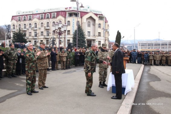 Բակո Սահակյանը և Սերժ Սարգսյանը  մասնակցել են ՊԲ  զինծառայողների և ազատամարտիկների ավտոմեքենաների հանձնման արարողությանը