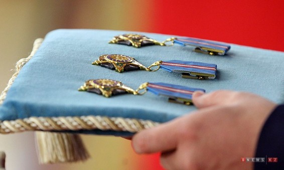 Назарбаев вручил орден 