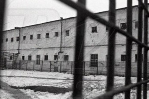 «Հրազդան» ՔԿՀ-ում հանձնուքի միջից հայտնաբերվել է խմիչքով լցված տարողությամբ 18 տարա