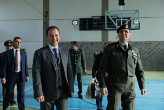 Վիգեն Սարգսյանը հանդիպել է Հունաստանում սովորող հայ կուրսանտների հետ