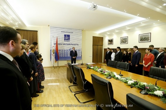 Ամուսնության պետական գրանցման հանդիսավոր արարողություն՝ Երևանի քաղաքապետարանում