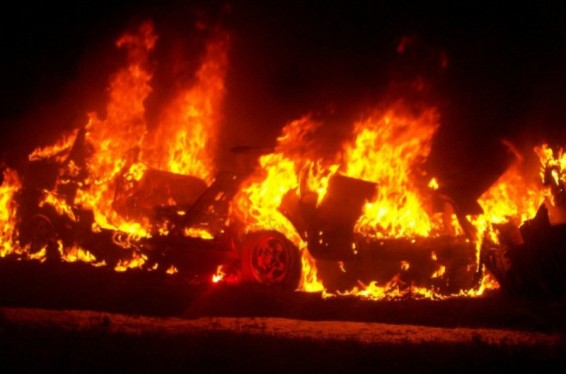 Երևանի Րաֆֆու փողոցում ամբողջությամբ այրվել է Վրաստանի քաղաքացուն պատկանող  «Ford Transit» ավտոմեքենան