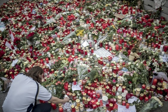 Спецслужбы Германии знали о намерении террориста купить оружие и даже стать смертником