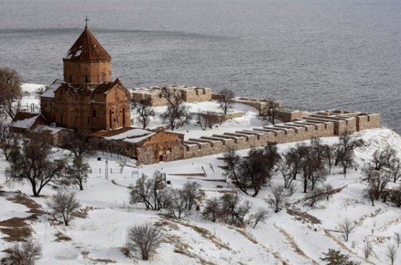 Թուրքիայում սոցիալական արշավ է սկսվել Վանի Աղթամար կղզու ծառերի պահպանության համար