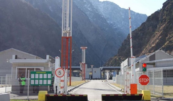 Ստեփանծմինդա-Լարս ավտոճանապարհը բաց է բոլոր տեսակի տրանսպորտային միջոցների համար՝ անվաշղթաների կիրառման դեպքում