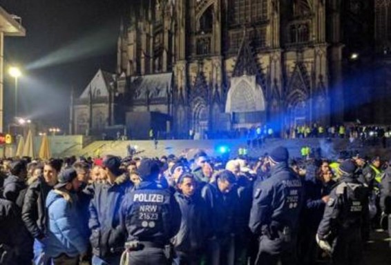 Հյուսիսային Աֆրիկայի փախստականները պայմանավորվել էին տարեմուտի գիշերը Քյոլնի տաճարի մոտ հավաքվել