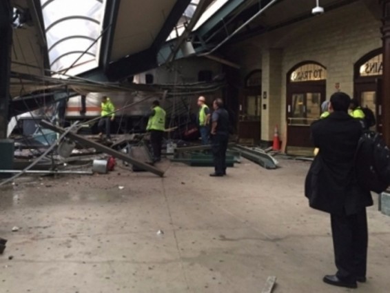 Նյու Յորքում ուղեւորատար գնացքի վթարից տուժել է 103 մարդ