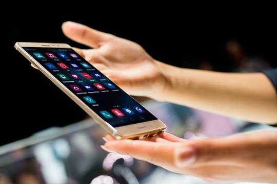 Huawei-ը ծրագրում է սկսել արհեստական ինտելեկտով հեռախոսների թողարկում