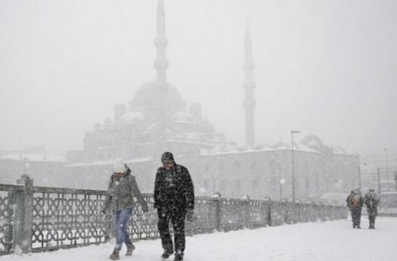 Ձյան աննախադեպ տեղումները կաթվածահար են արել Ստամբուլում երթևեկությունը. Թուրքիայի 36 նահանգում դպրոցները չեն գործում