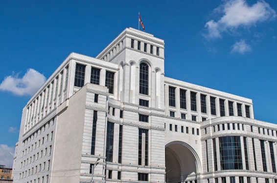 ՀՀ ԱԳՆ-ն զբաղվում է Մինսկում ձերբակալված բլոգերի հարցով, ով Ղարաբաղ այցելելու համար «սև ցուցակում» հայտնվելուց հետո կրկին Ադրբեջան է այցելել